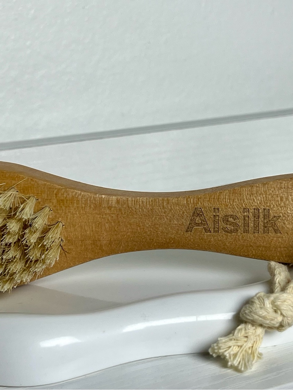 Wooden Body Brush in Light Brown for Gentle Exfoliation